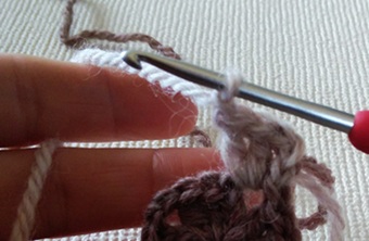 2段目の長編み2目鎖1目を編んだ画像